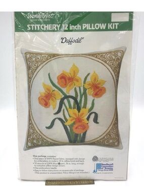 Vintage WonderArt Stitchery 12" Pillow Kit Daffodil Needlecraft #5601